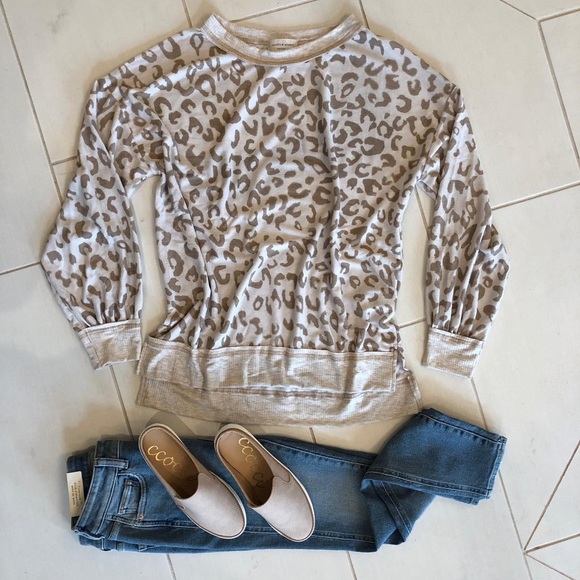 NWT Saints and Hearts French Terry Leopard Top, S - Picture 2 of 6